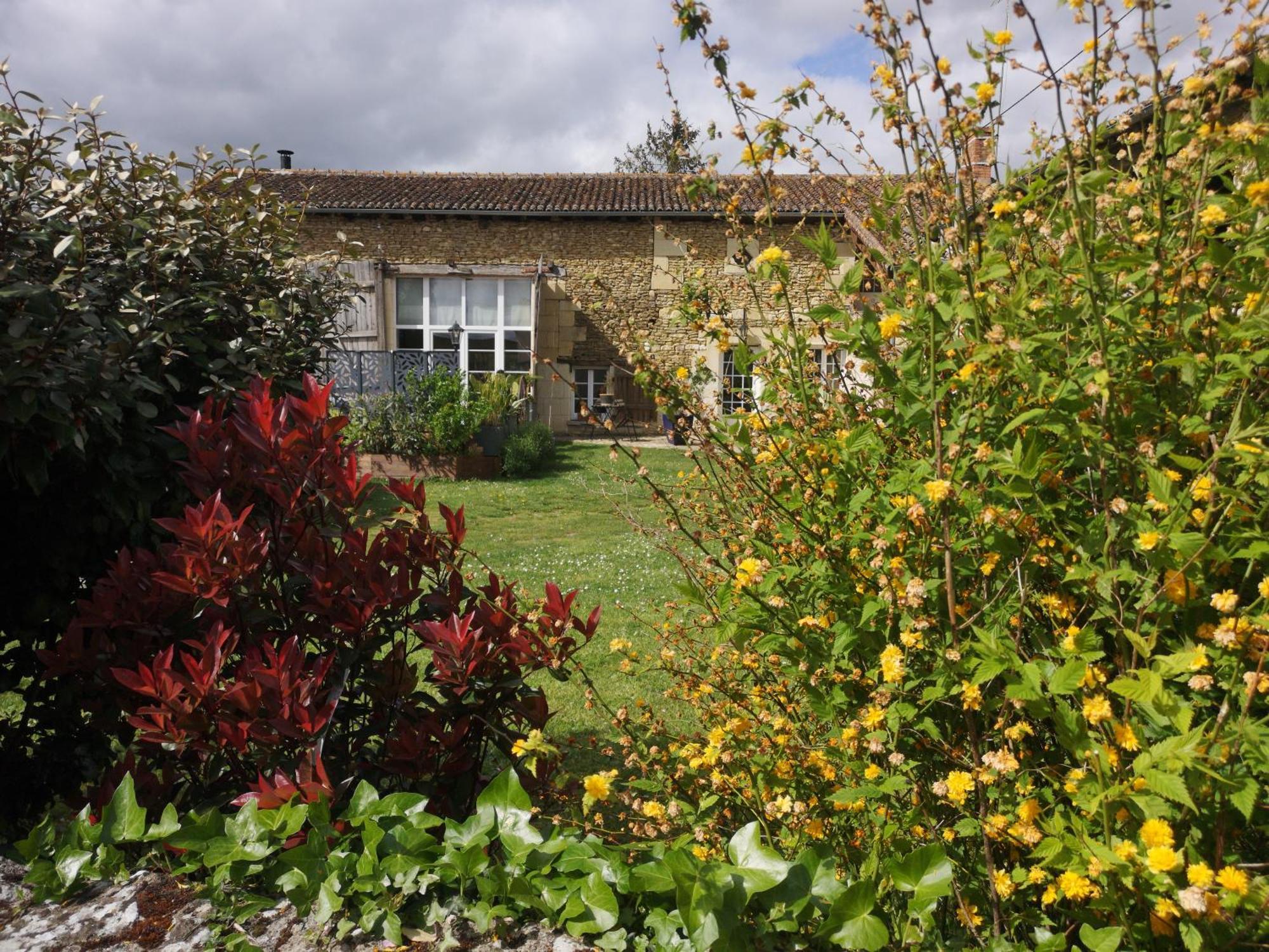 La Ferme Du Grand Bois Leilighet Mouterre-Silly Eksteriør bilde
